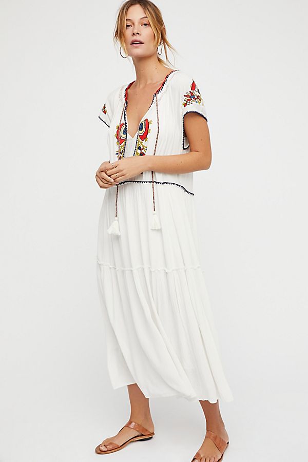 Women Spring and Summer Bohemian Vacation Embroidered Lace Cake Dress Traction Dress
