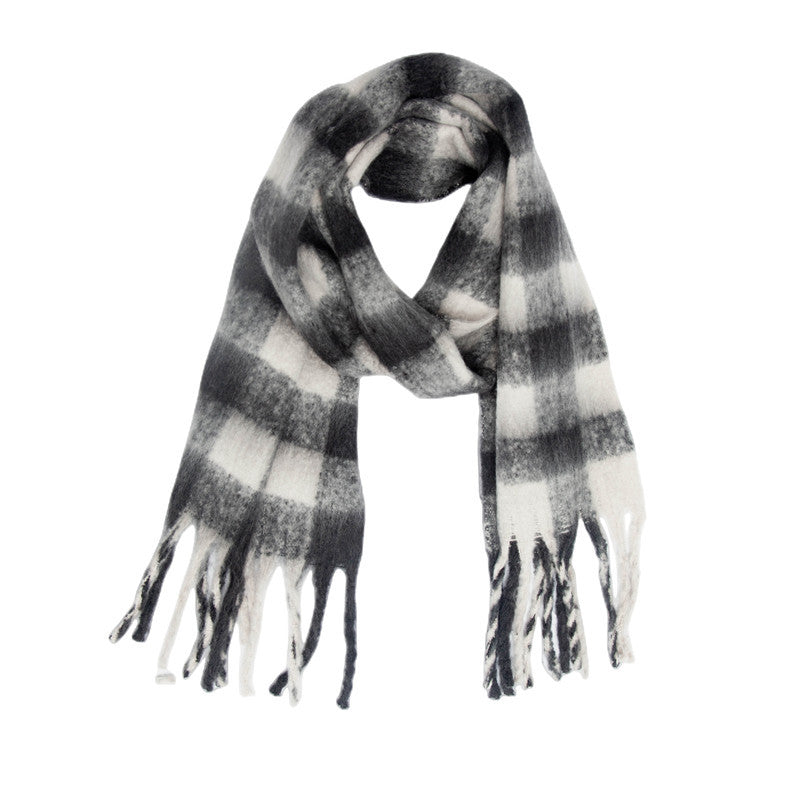 Autumn Winter Black White Plaid Thick Tassel Scarf Women Thickened Bib Shawl Manufacturer