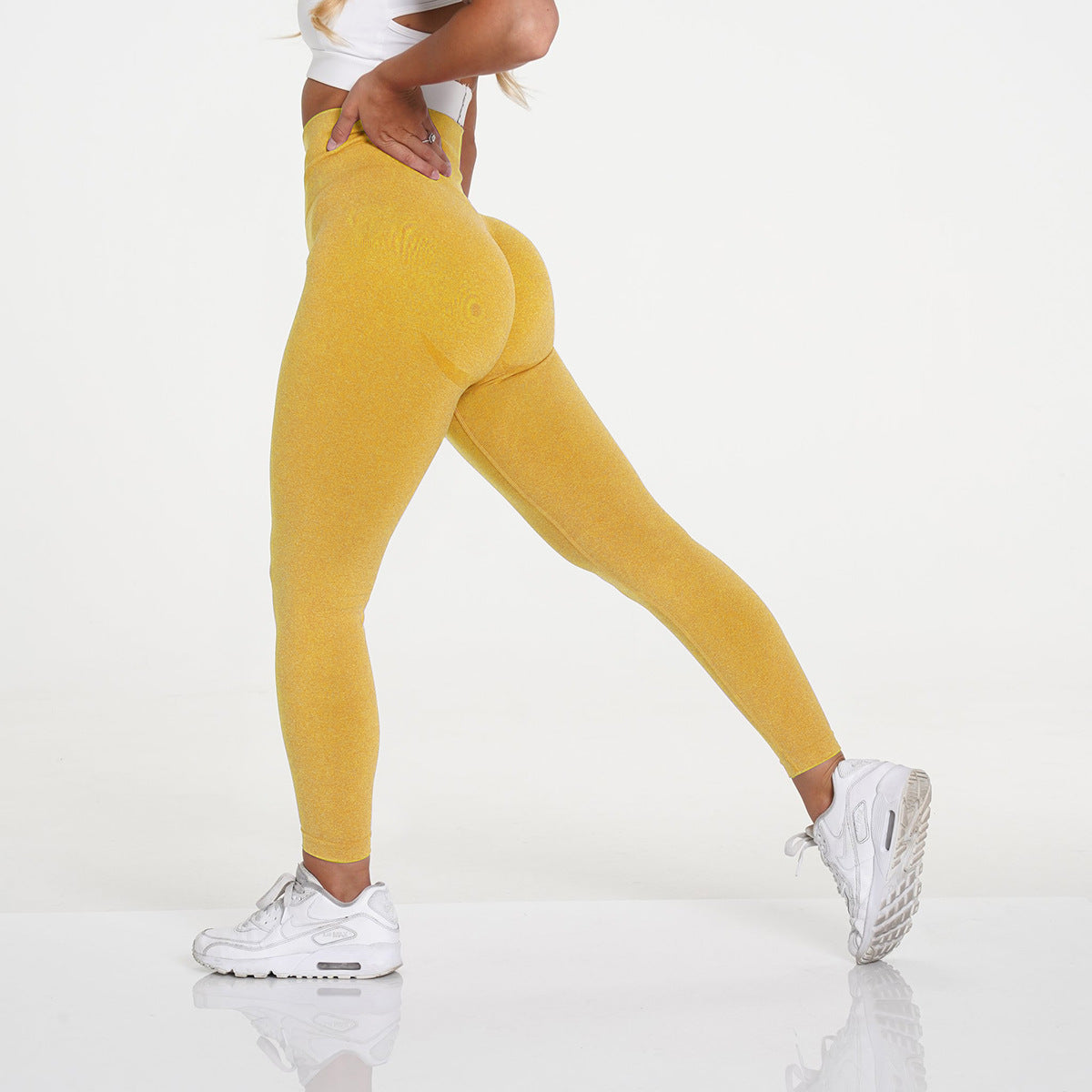 Seamless Small Crescent Breathable Quick-drying Fitness Pants Women High Waist Peach Hip Tight Stretch Hip Lift Yoga Pants