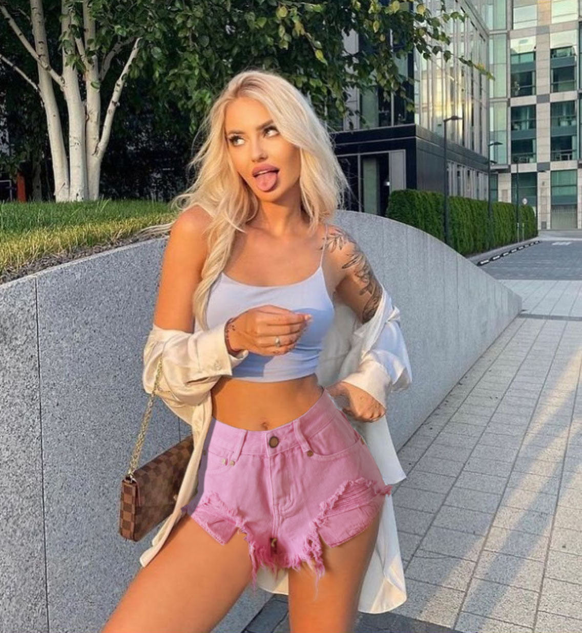 Vêtements pour femmes Taille haute Slim-Fit Worn Irregular Asymmetric Leak Pocket Nightclub Pants Ghost Pink Beach Denim Shorts