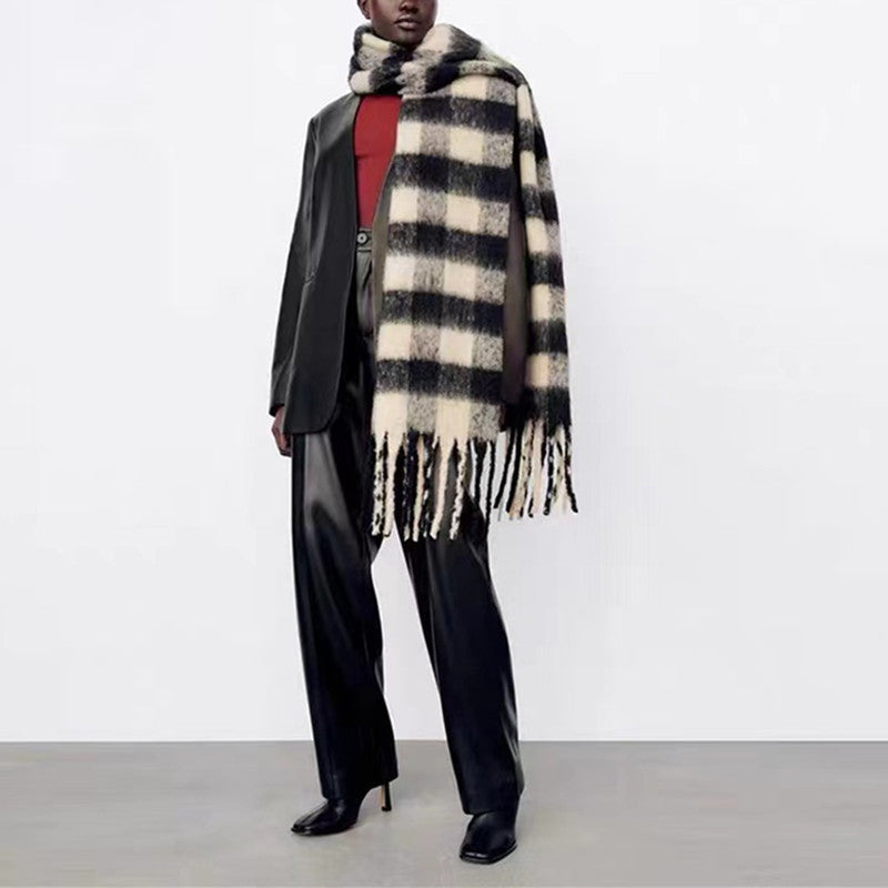 Autumn Winter Black White Plaid Thick Tassel Scarf Women Thickened Bib Shawl Manufacturer